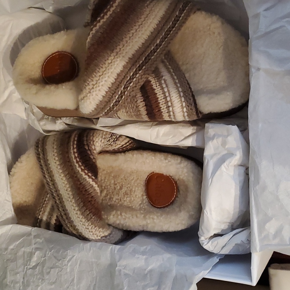 NIB sz 35 $795 Chloe lambskin shearling sandals